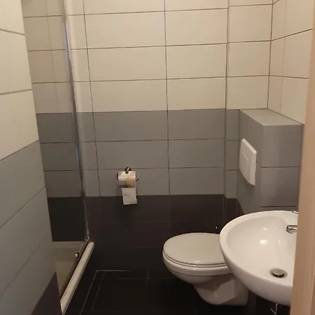 Maris Goscinne ウェバ